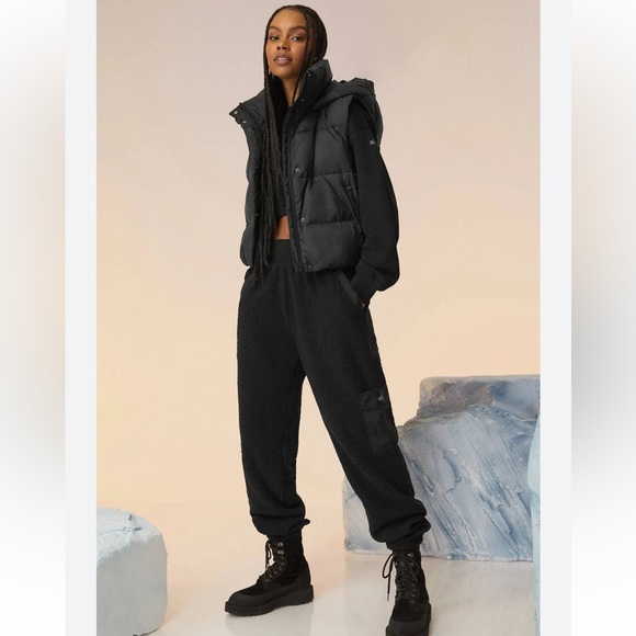 ALO Gold Line Black Puffer Vest - Picture 5 of 8